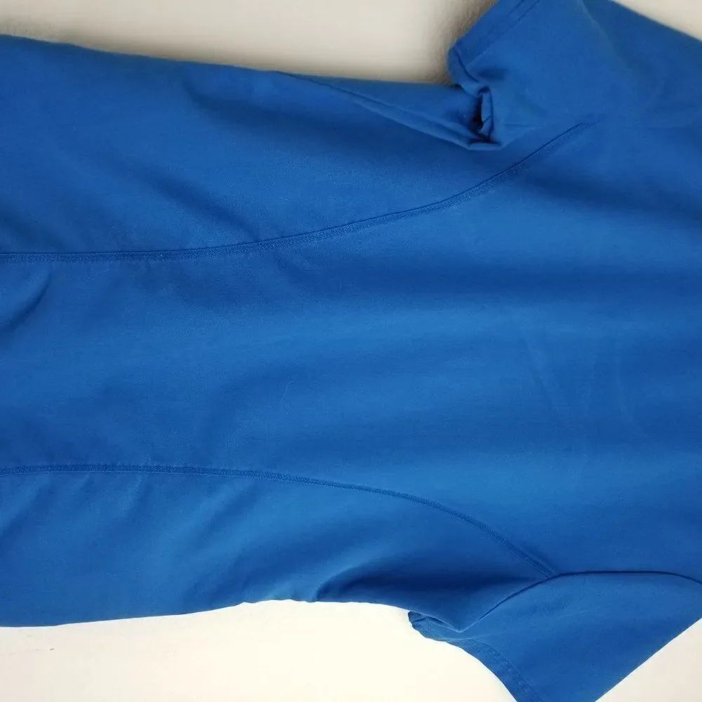 ERGO LIFE THREADS SCRUB V-NECK TOP - Picture 10 of 12